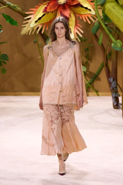 Look 48
